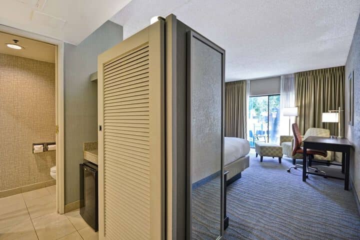 Room 10 of 64